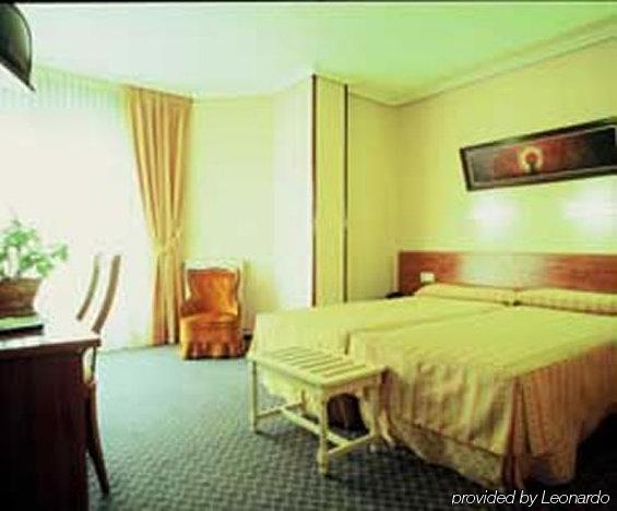 אל אסטיירו Hotel Las Anclas חדר תמונה