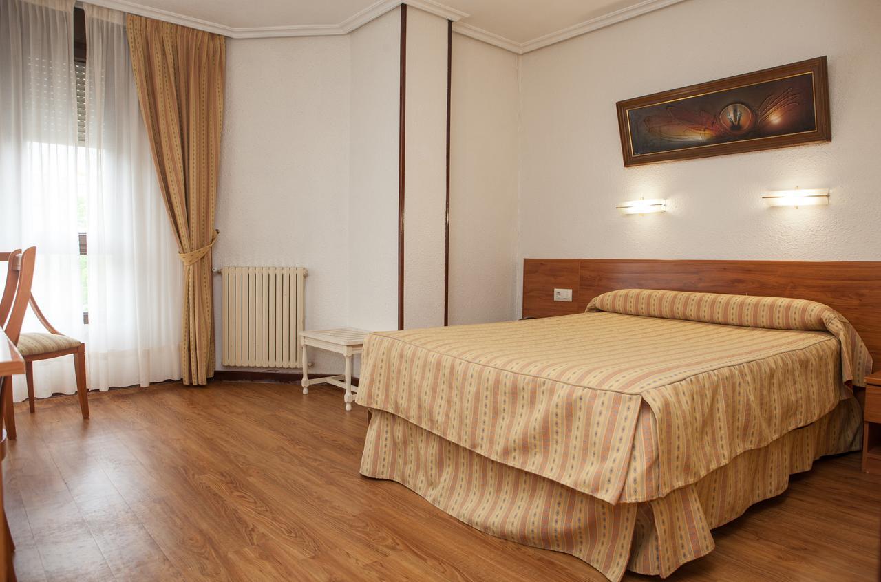 אל אסטיירו Hotel Las Anclas מראה חיצוני תמונה