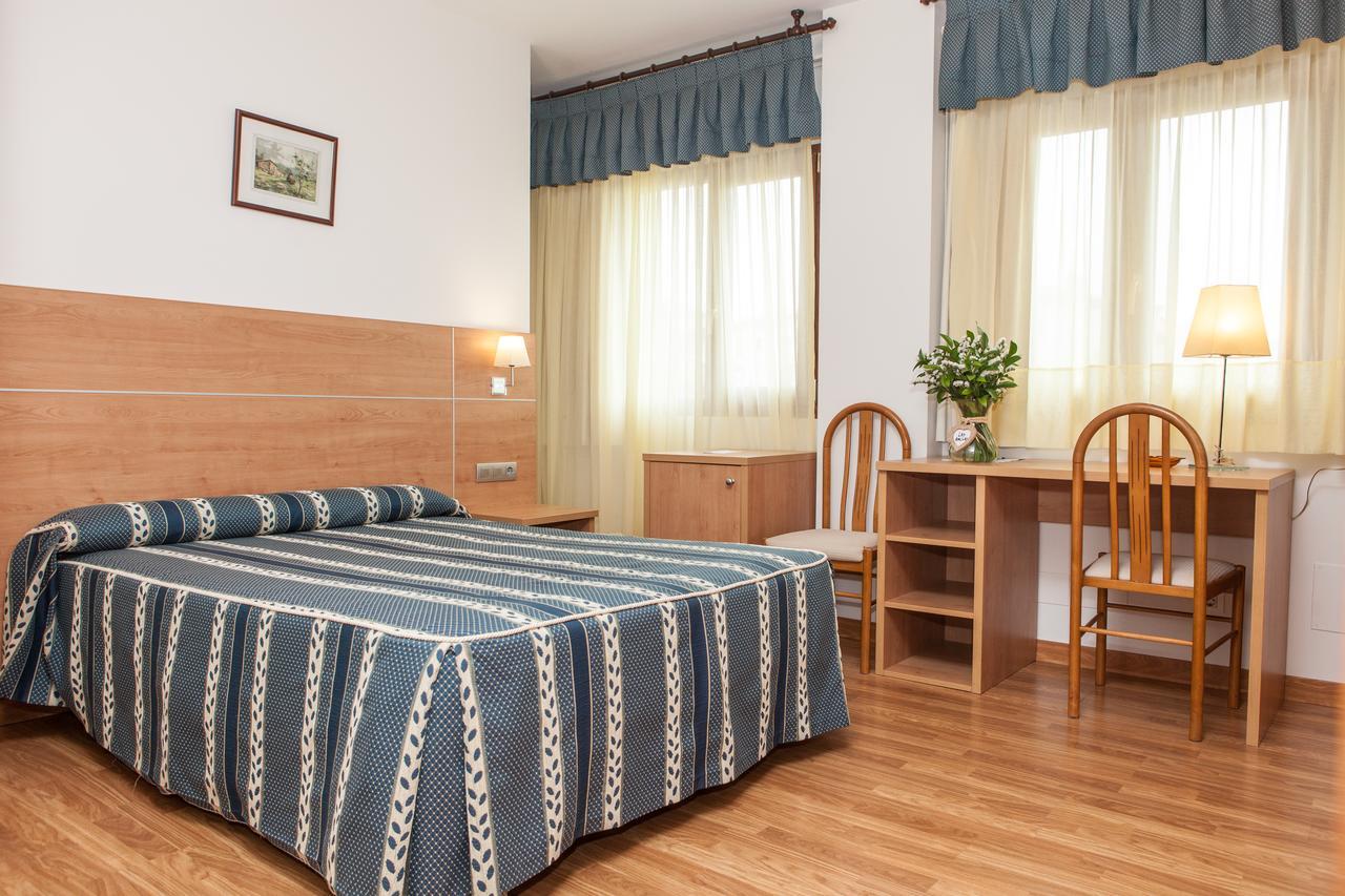אל אסטיירו Hotel Las Anclas מראה חיצוני תמונה