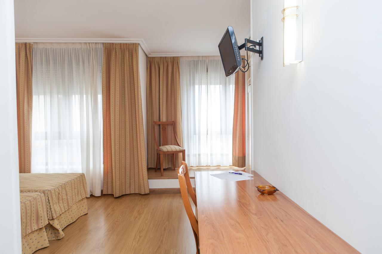 אל אסטיירו Hotel Las Anclas מראה חיצוני תמונה