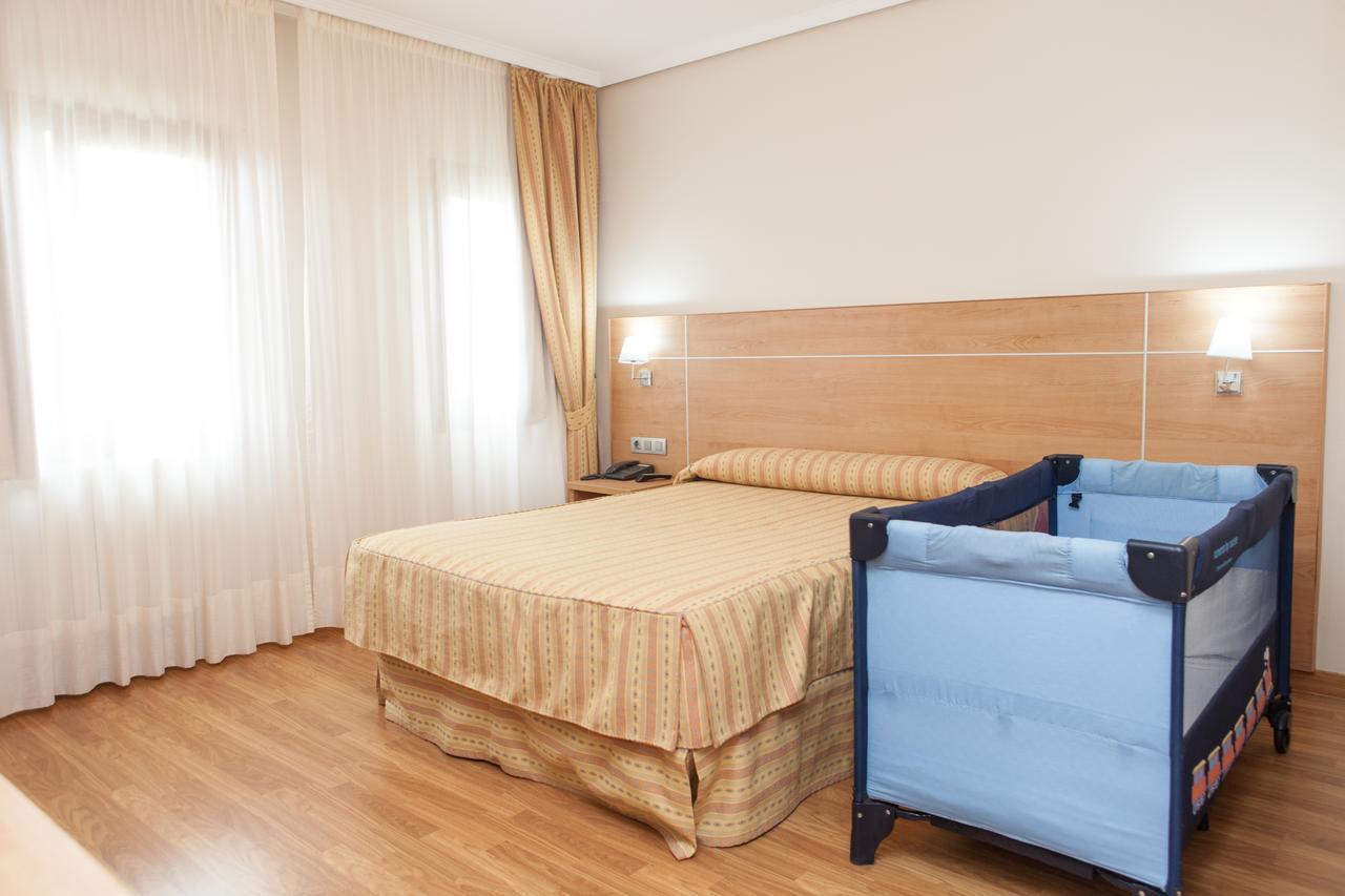 אל אסטיירו Hotel Las Anclas מראה חיצוני תמונה
