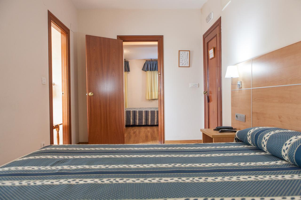 אל אסטיירו Hotel Las Anclas מראה חיצוני תמונה