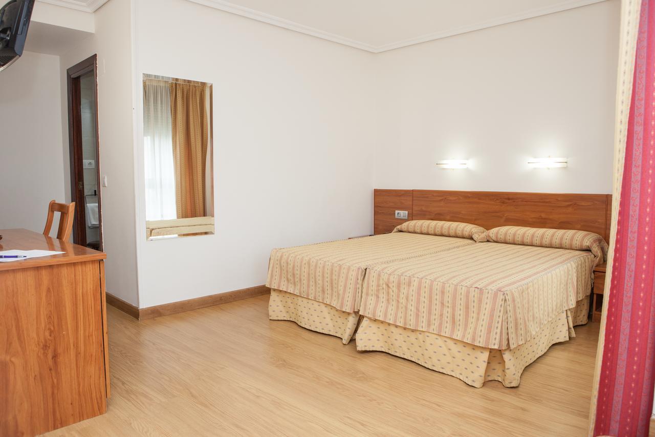 אל אסטיירו Hotel Las Anclas מראה חיצוני תמונה