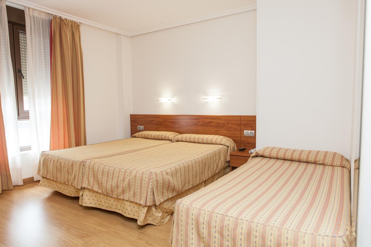 אל אסטיירו Hotel Las Anclas מראה חיצוני תמונה