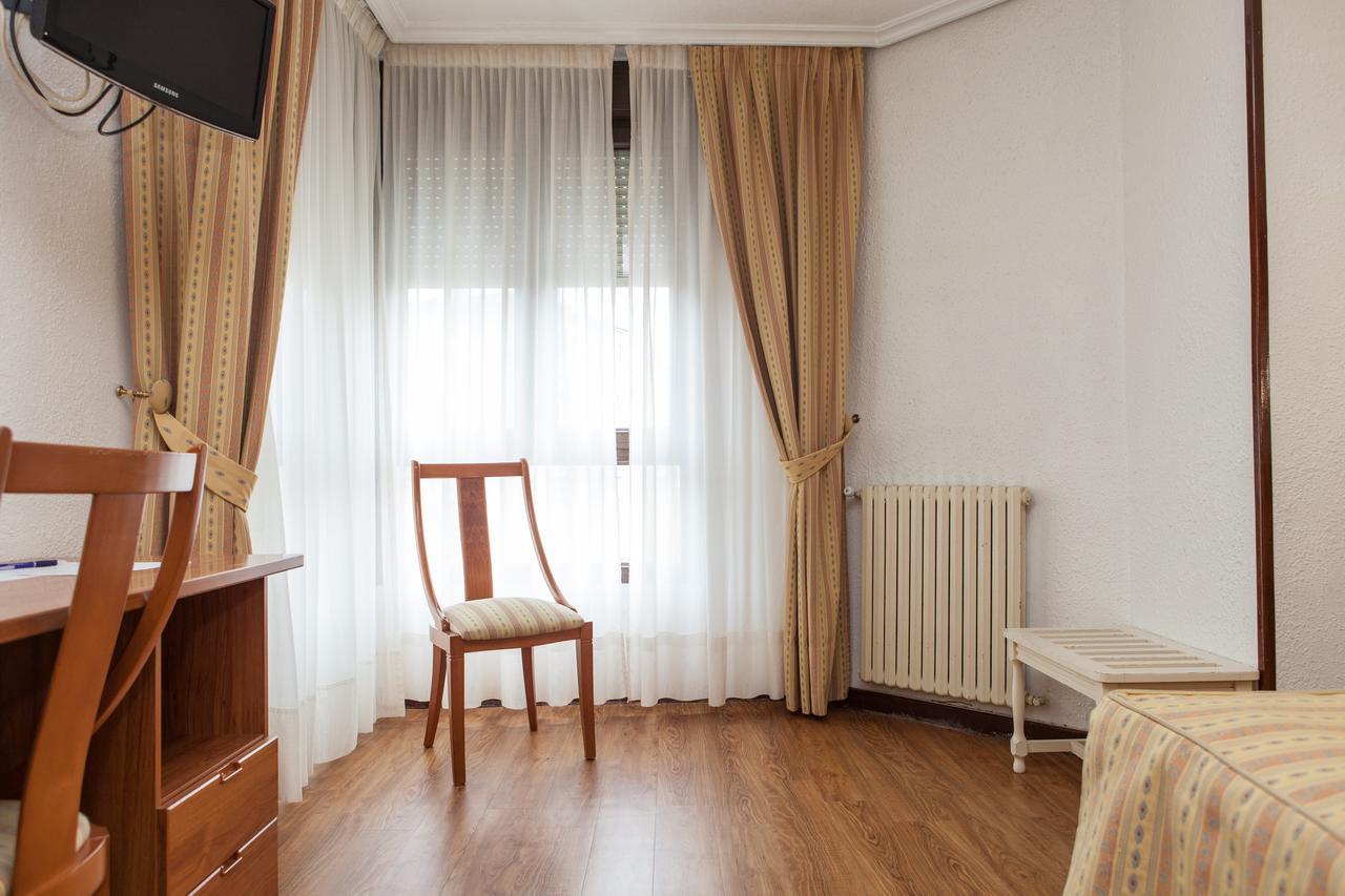 אל אסטיירו Hotel Las Anclas מראה חיצוני תמונה