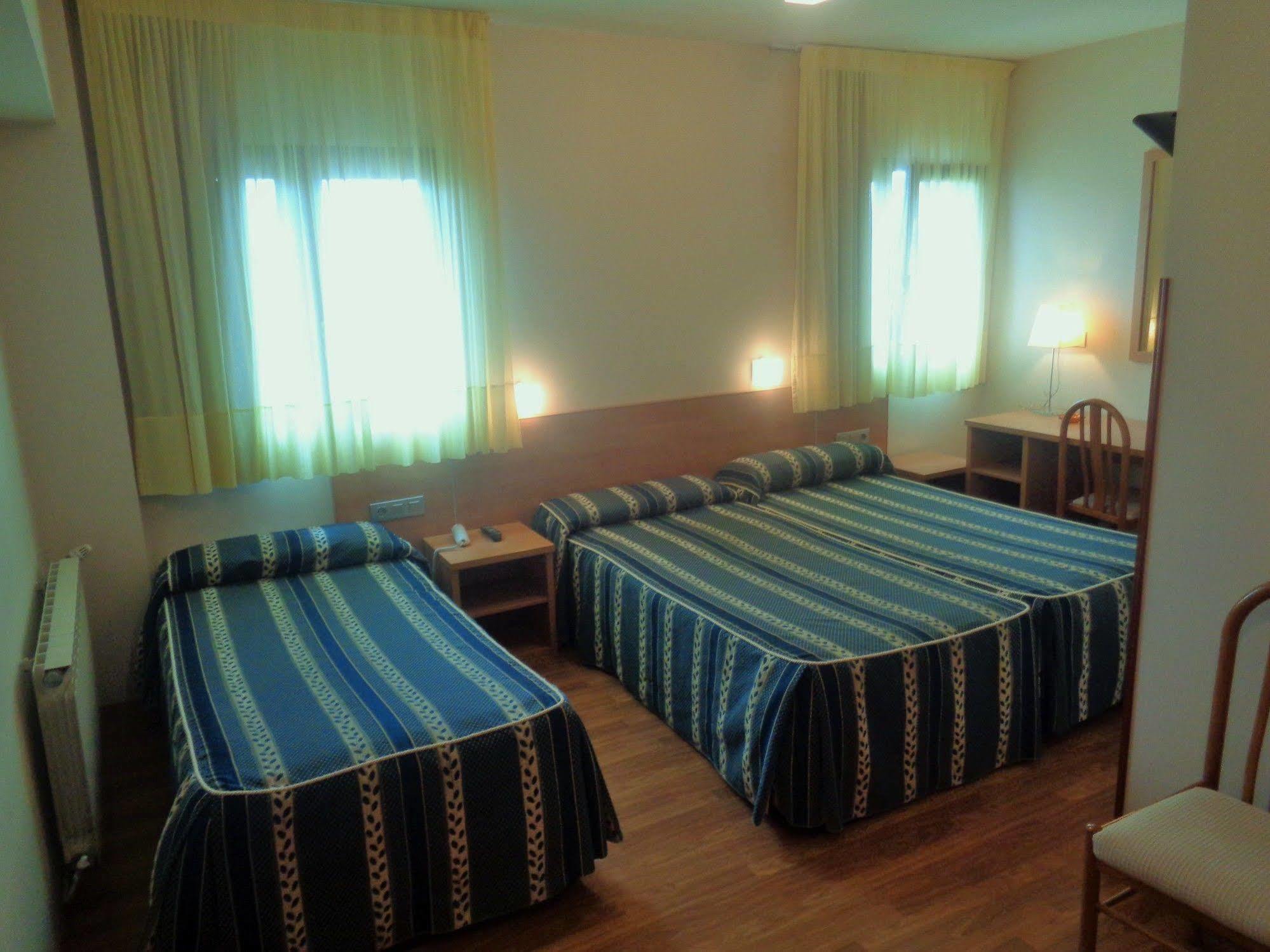 אל אסטיירו Hotel Las Anclas מראה חיצוני תמונה