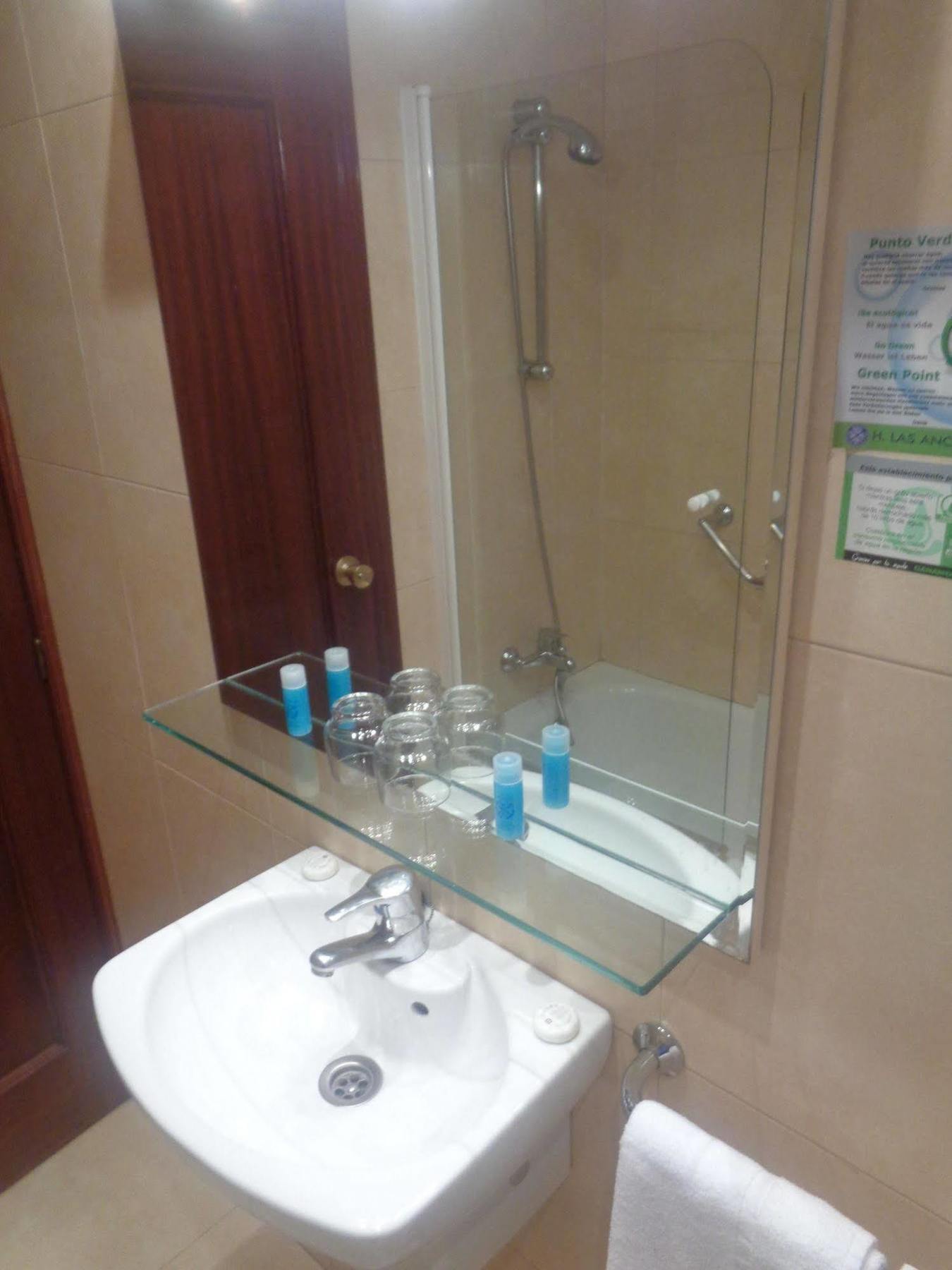 אל אסטיירו Hotel Las Anclas מראה חיצוני תמונה