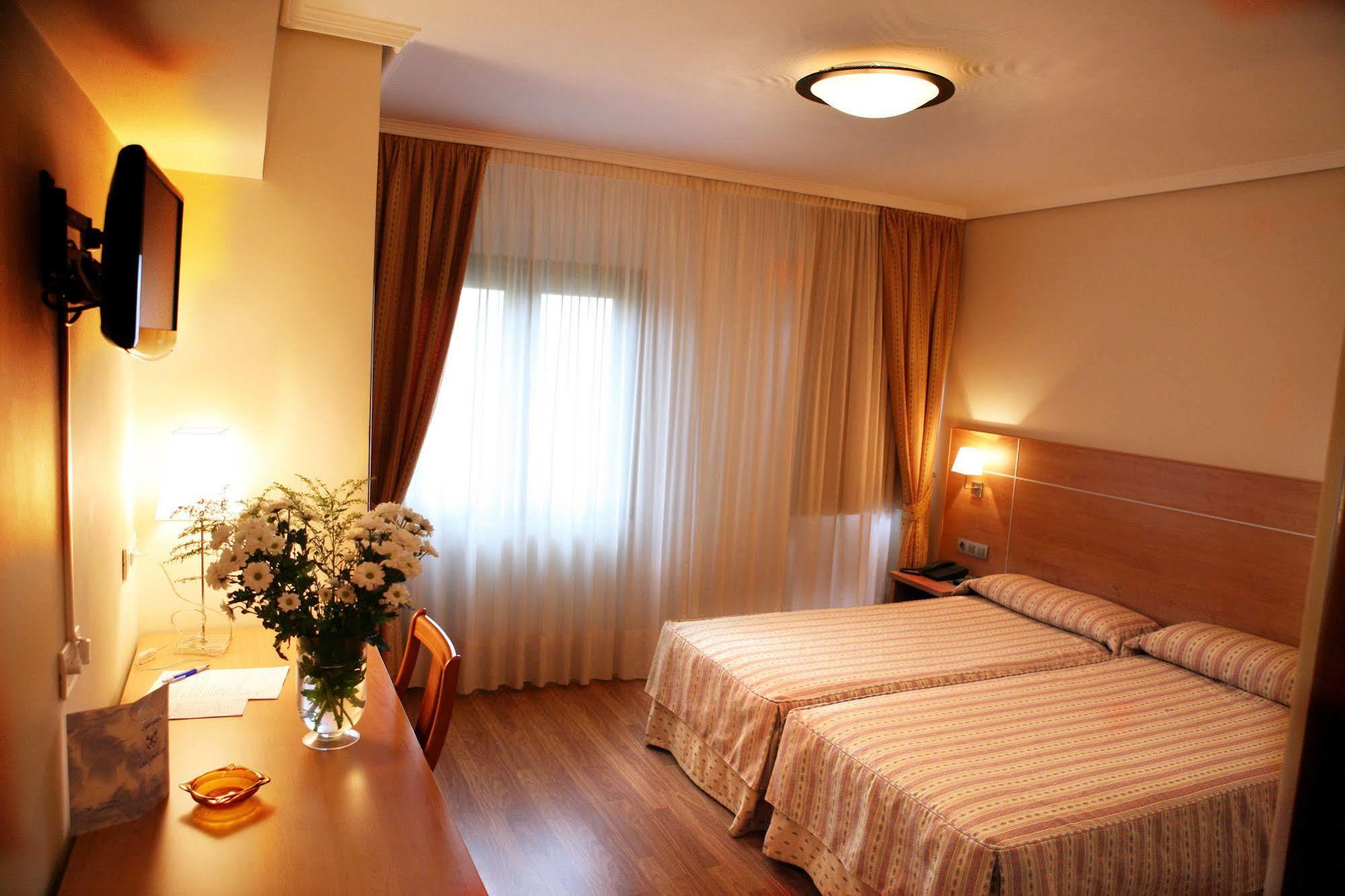 אל אסטיירו Hotel Las Anclas מראה חיצוני תמונה