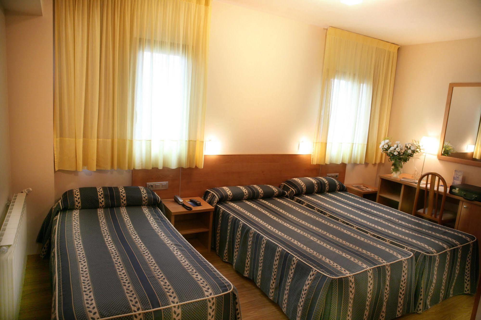 אל אסטיירו Hotel Las Anclas מראה חיצוני תמונה