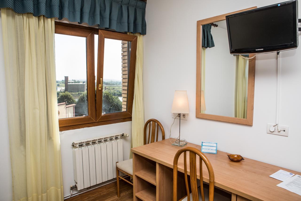 אל אסטיירו Hotel Las Anclas מראה חיצוני תמונה