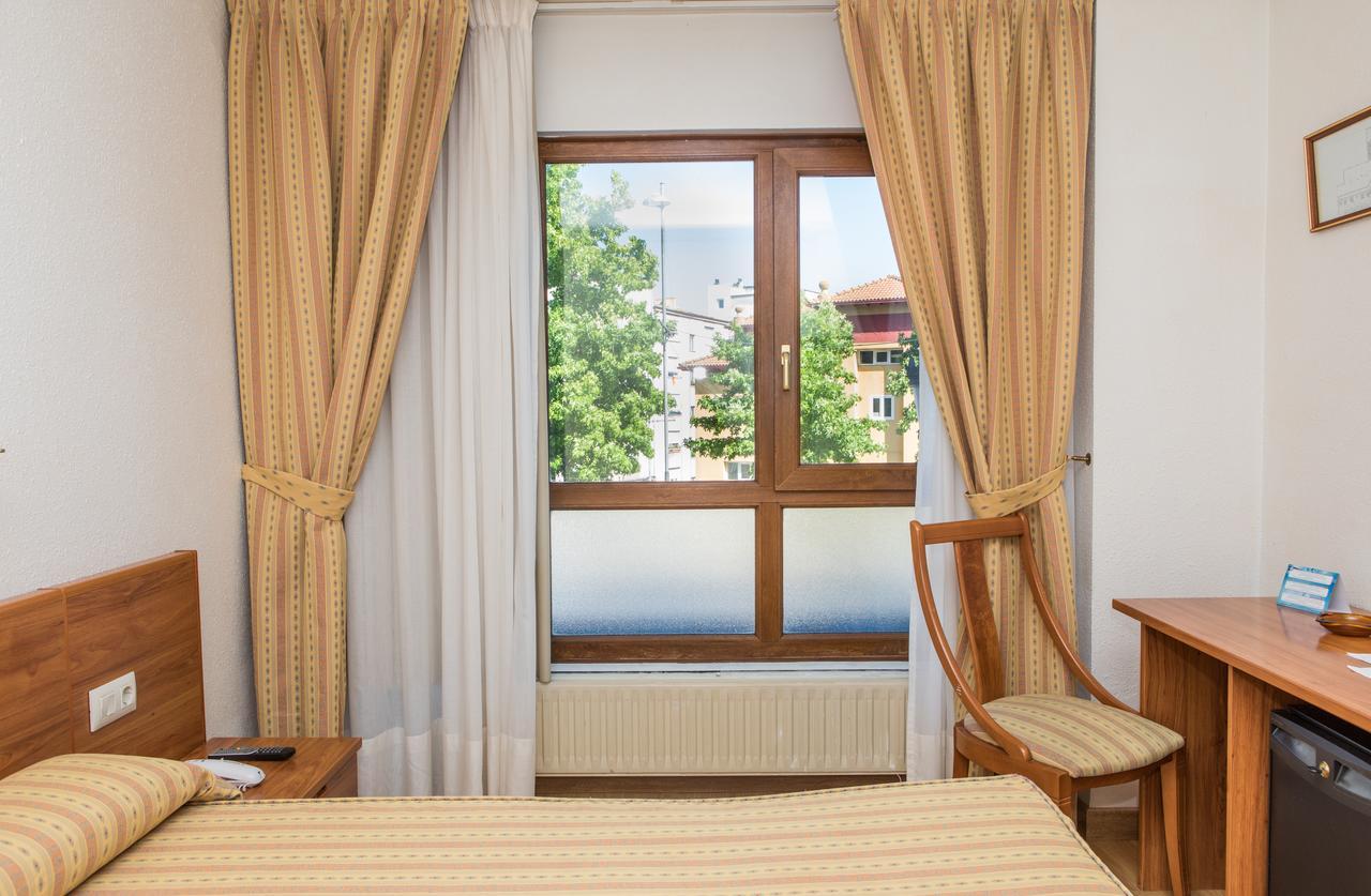 אל אסטיירו Hotel Las Anclas מראה חיצוני תמונה